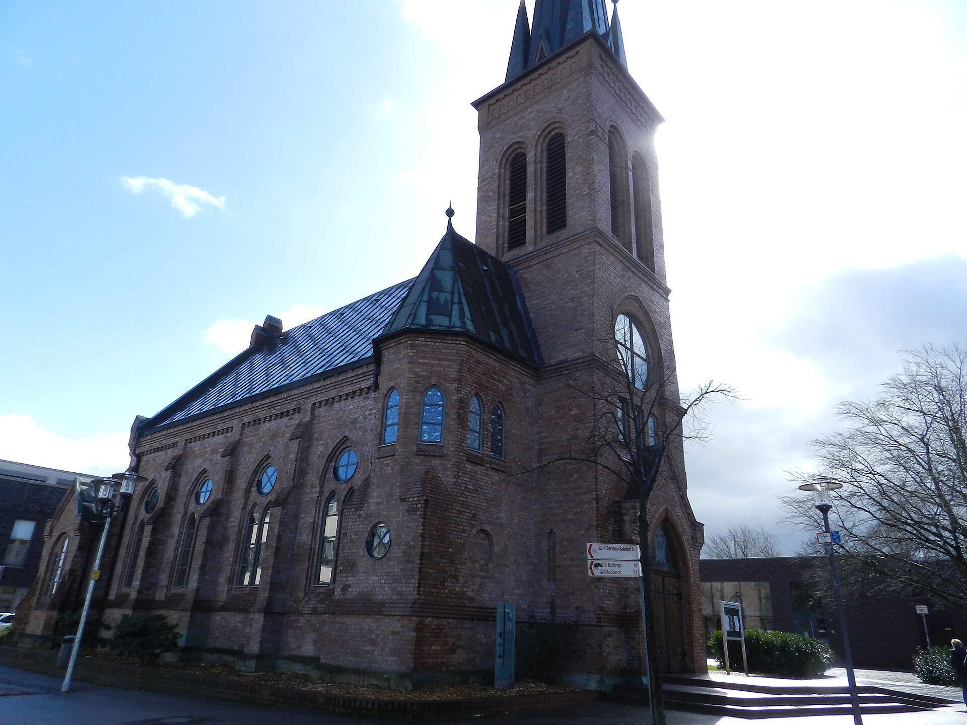 Welcher Makler in Dorsten kennt sich mit Sanierung aus? Erfahren Sie, woran Sie echte Sanierungskompetenz erkennen und was beim Verkauf wichtig ist.