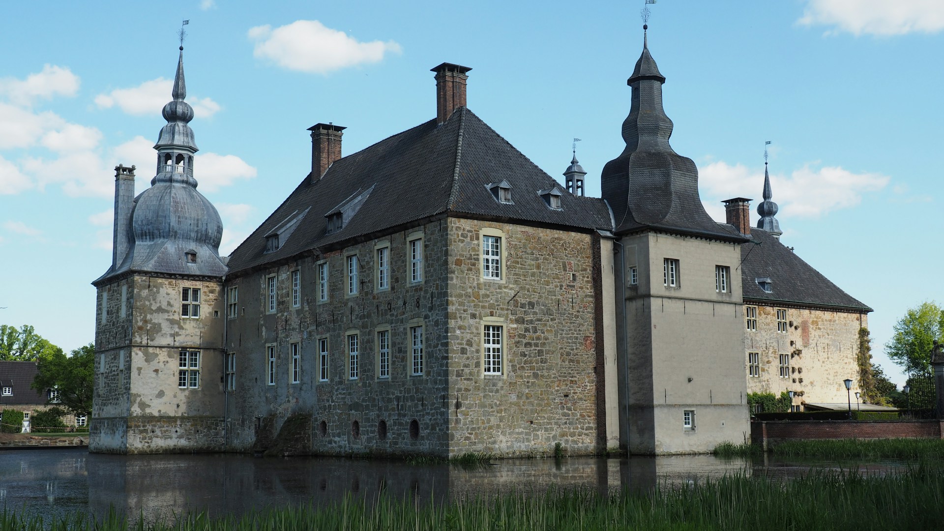Immobilie in Dorsten privat verkaufen oder mit Makler? Vergleichen Sie Courtage, Zeitaufwand, Risiken und möglichen Mehrerlös für eine fundierte Verkaufsentscheidung.