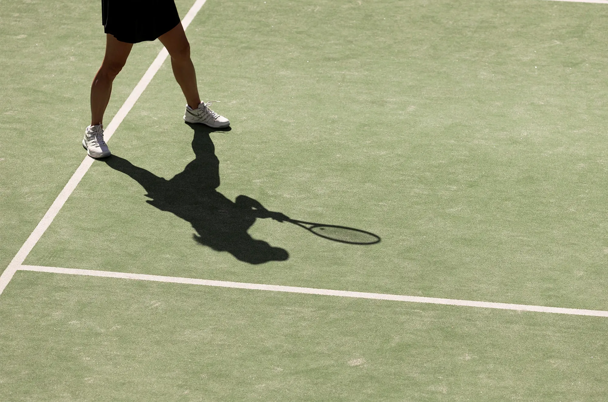 Girl playing tennis at Gladstone Tennis Club