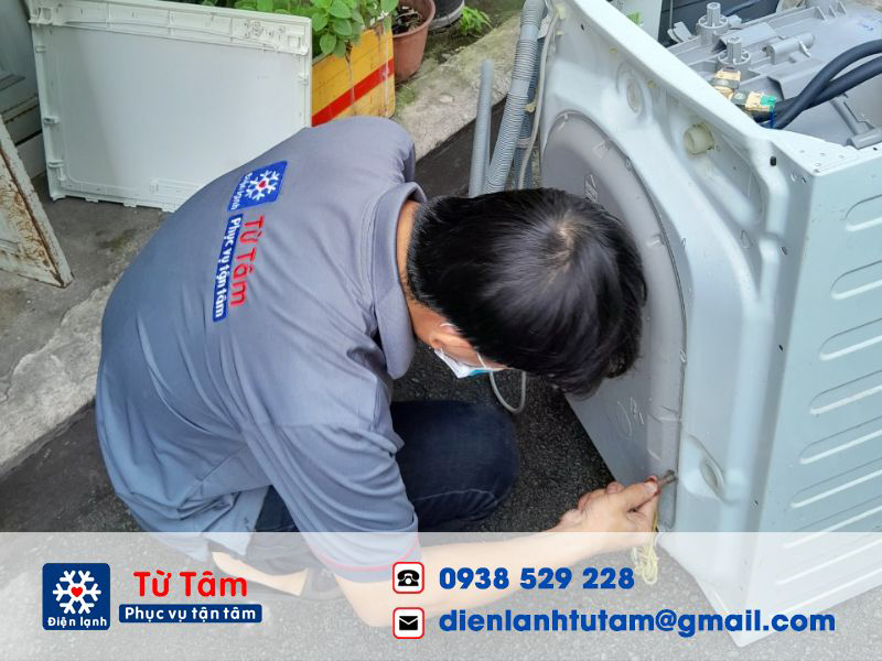 Điện lạnh Từ Tâm là đơn vị sửa máy giặt hàng đầu. Với đầy đủ các tiêu chí Nhanh chóng - Hiệu quả - Bảo hành dài hạn - Giá tốt, ngày càng nhiều khách hàng tin dùng dịch vụ của chúng tôi. Hotline: 0938 529 228 Add: 25/8 tổ 7, khu phố 3, đường TA13, P Thới An, Hồ Chí Minh, Thành phố Hồ Chí Minh Website: dienlanhtutam.com