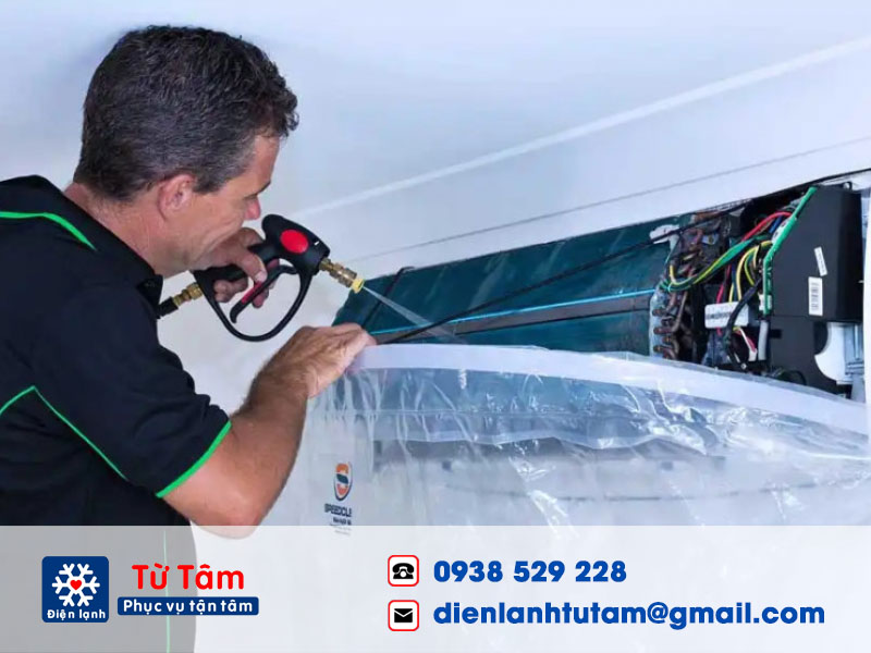 Chuẩn bị dụng cụ vệ sinh máy lạnh