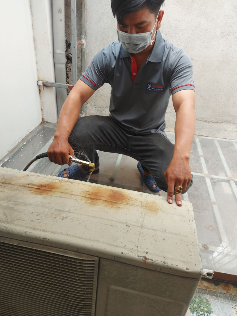 Vệ sinh máy lạnh tại nhà quận 8