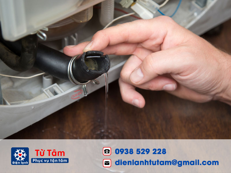 máy giặt bị rò rỉ nước ra ngoài