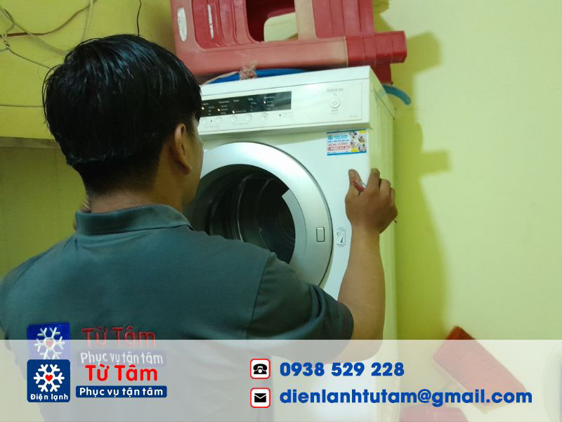 Máy giặt được sửa chữa bởi kĩ thuật viên yêu nghề, được đào tạo bài bản, chuyên nghiệp