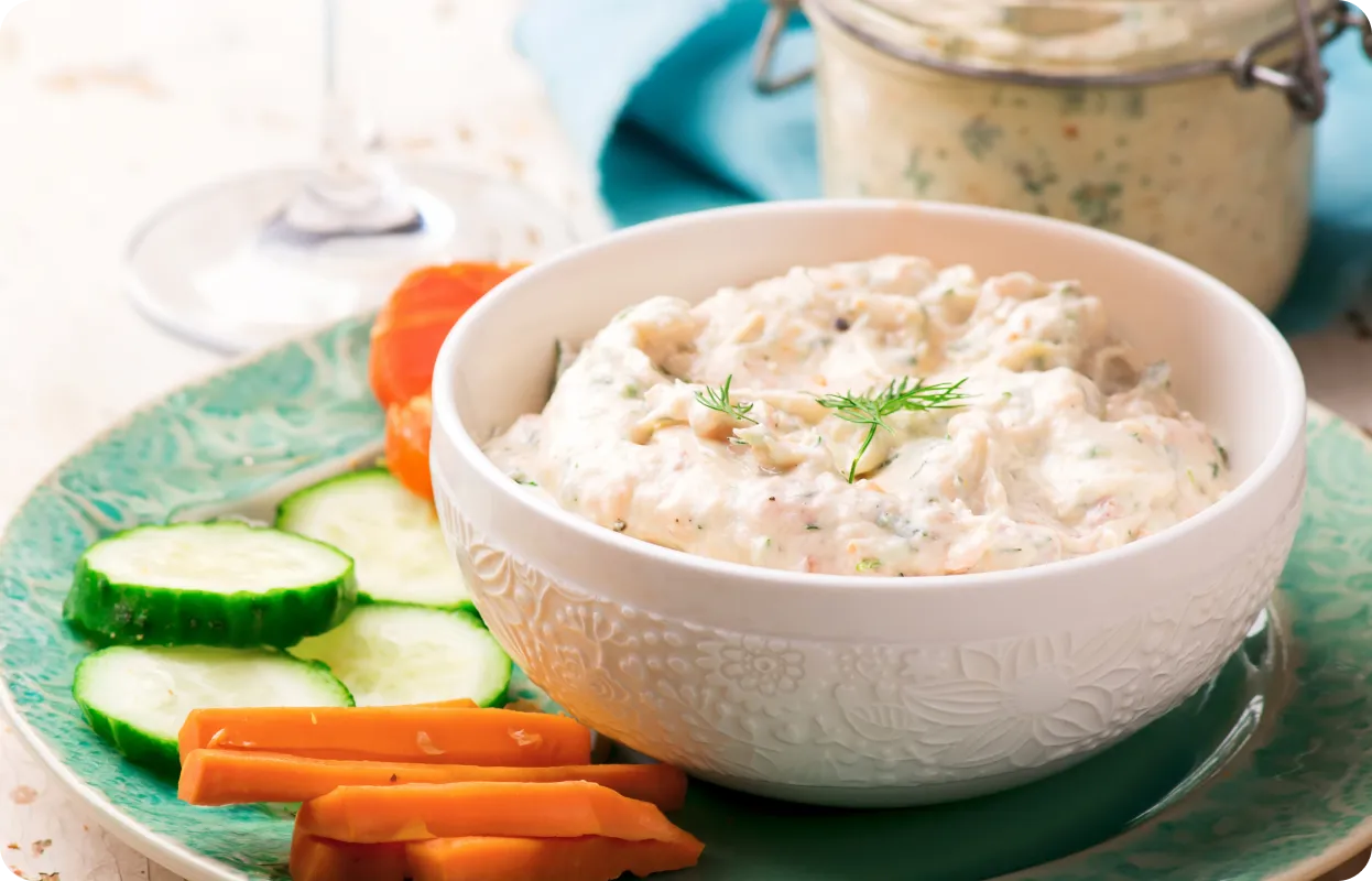 Creamy Spinach-Salmon Dip with Veggies