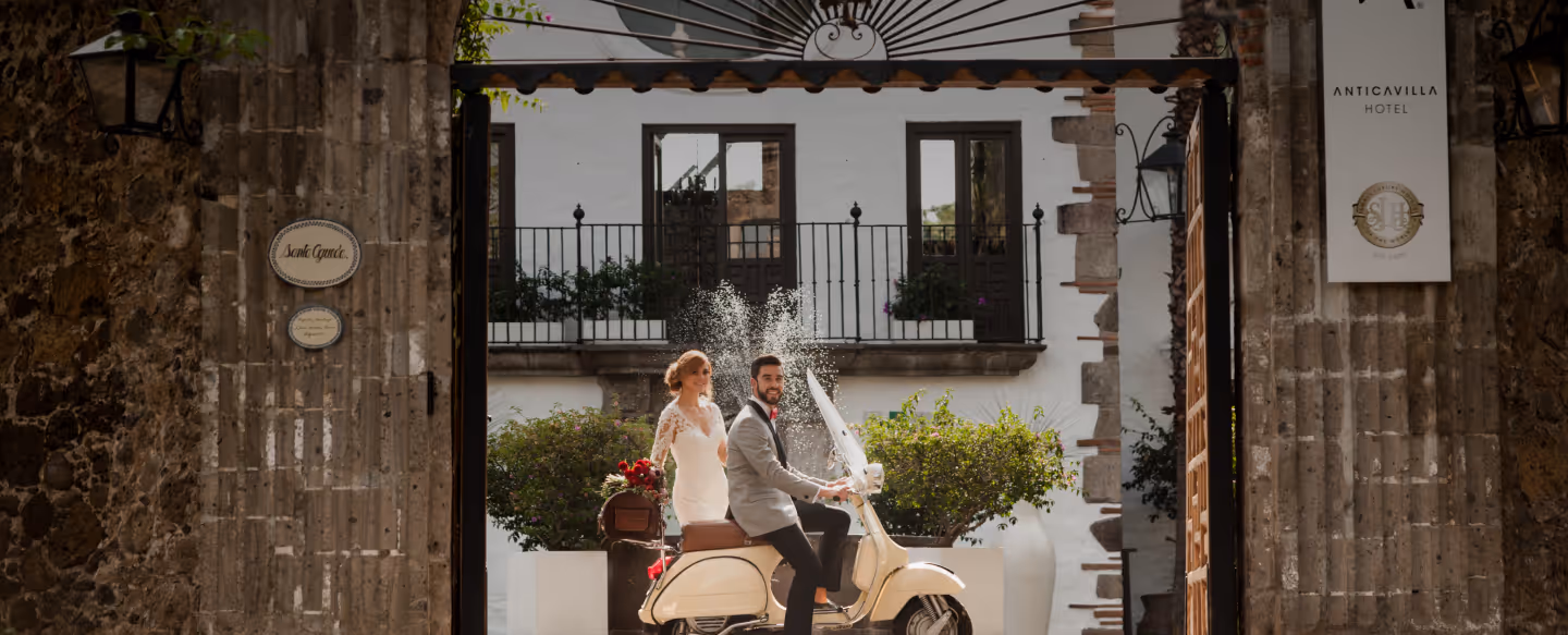 Boda original en moto italiana - Anticavilla Hotel y Spa en Cuernavaca