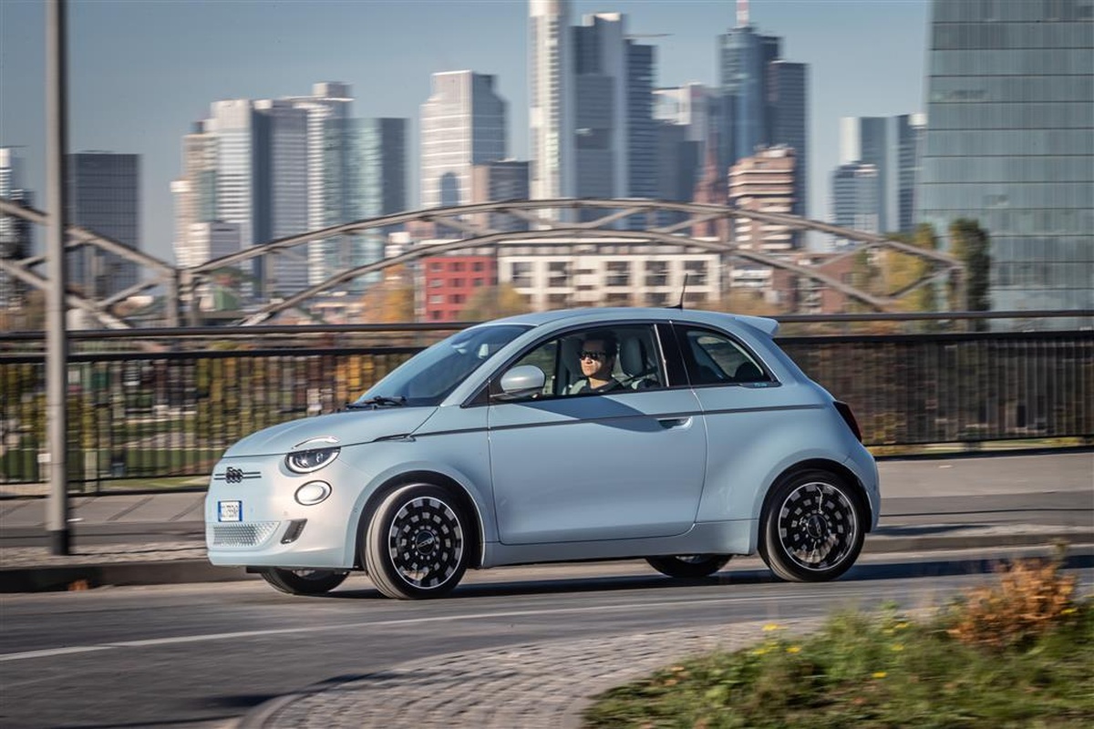 Fiat 500 führt das Segment der Minis an