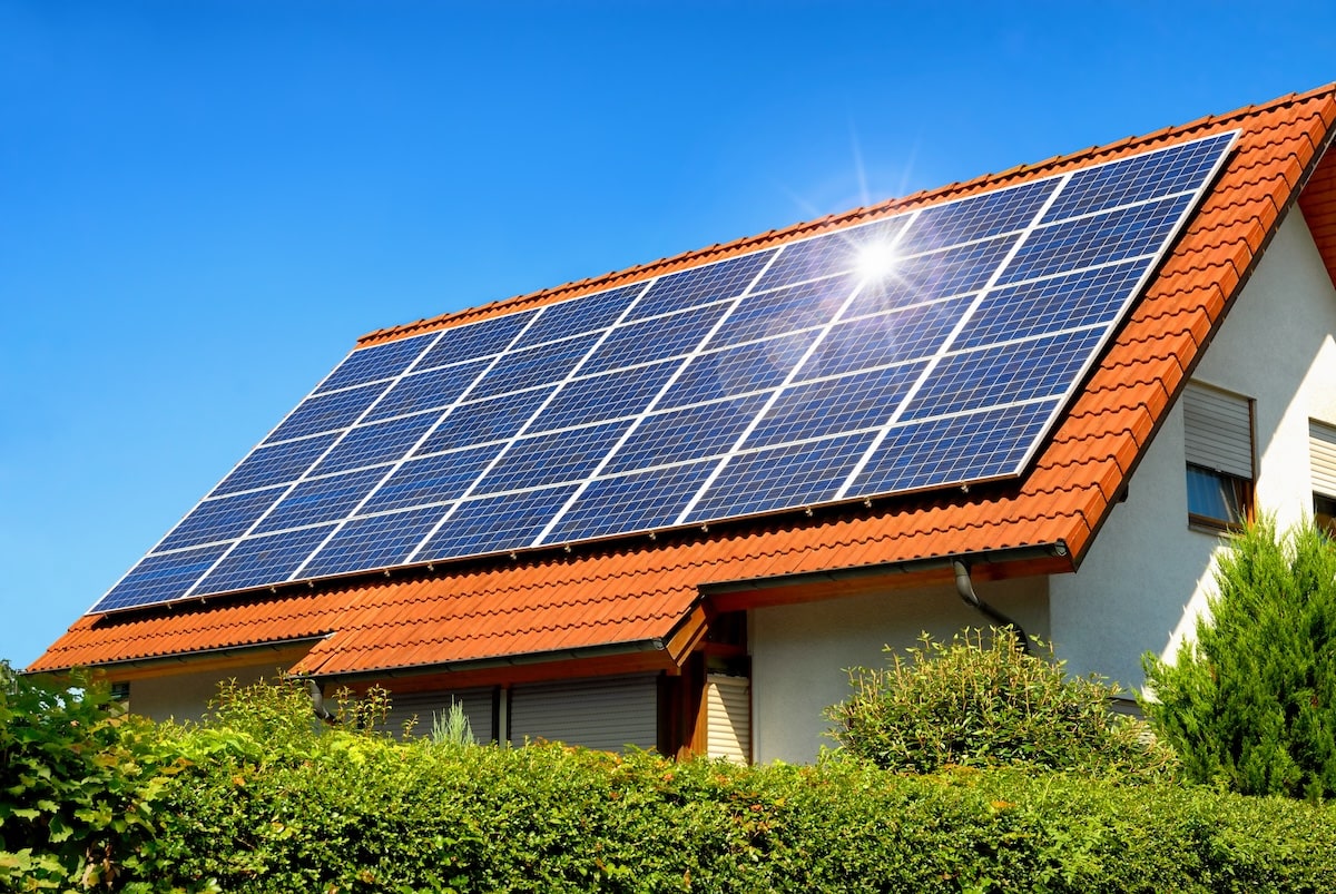 Unser Energie-Effizienz-Experte kann Sie auch zur PV-Anlage beraten, damit Sie selbst die Energie produzieren, um Ihr Haus zu wärmen.