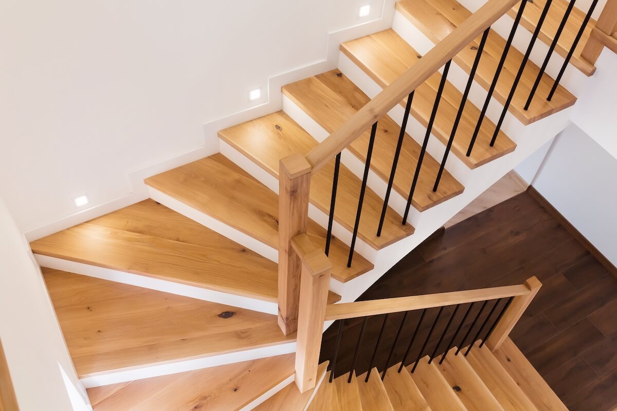 Neue Holztreppe im Haus