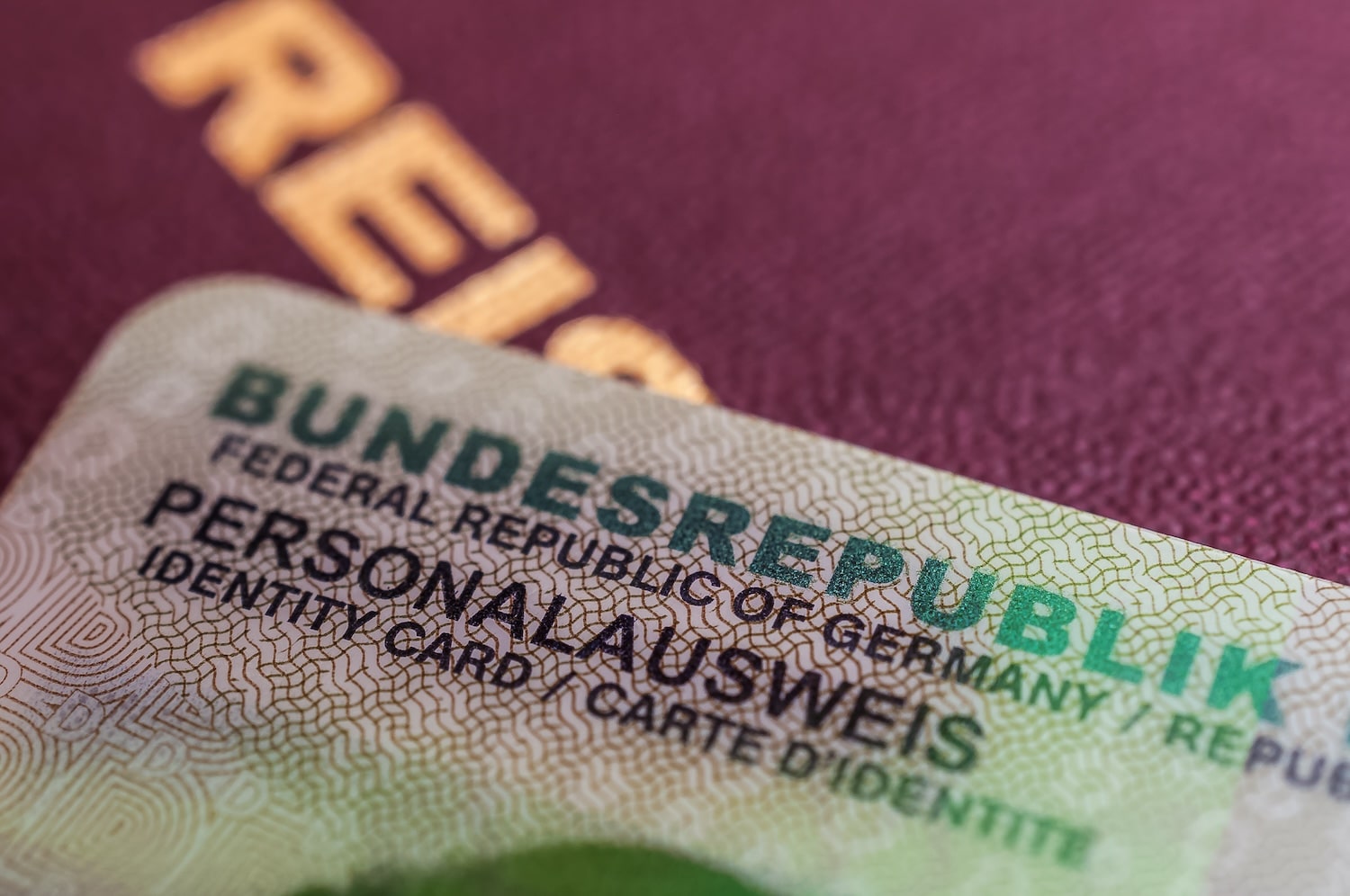 Um ein Modernisierungsvorhaben mit Kredit umzusetzen, müssen Sie unter anderem Ihren Personalausweis bei der Bank vorlegen.