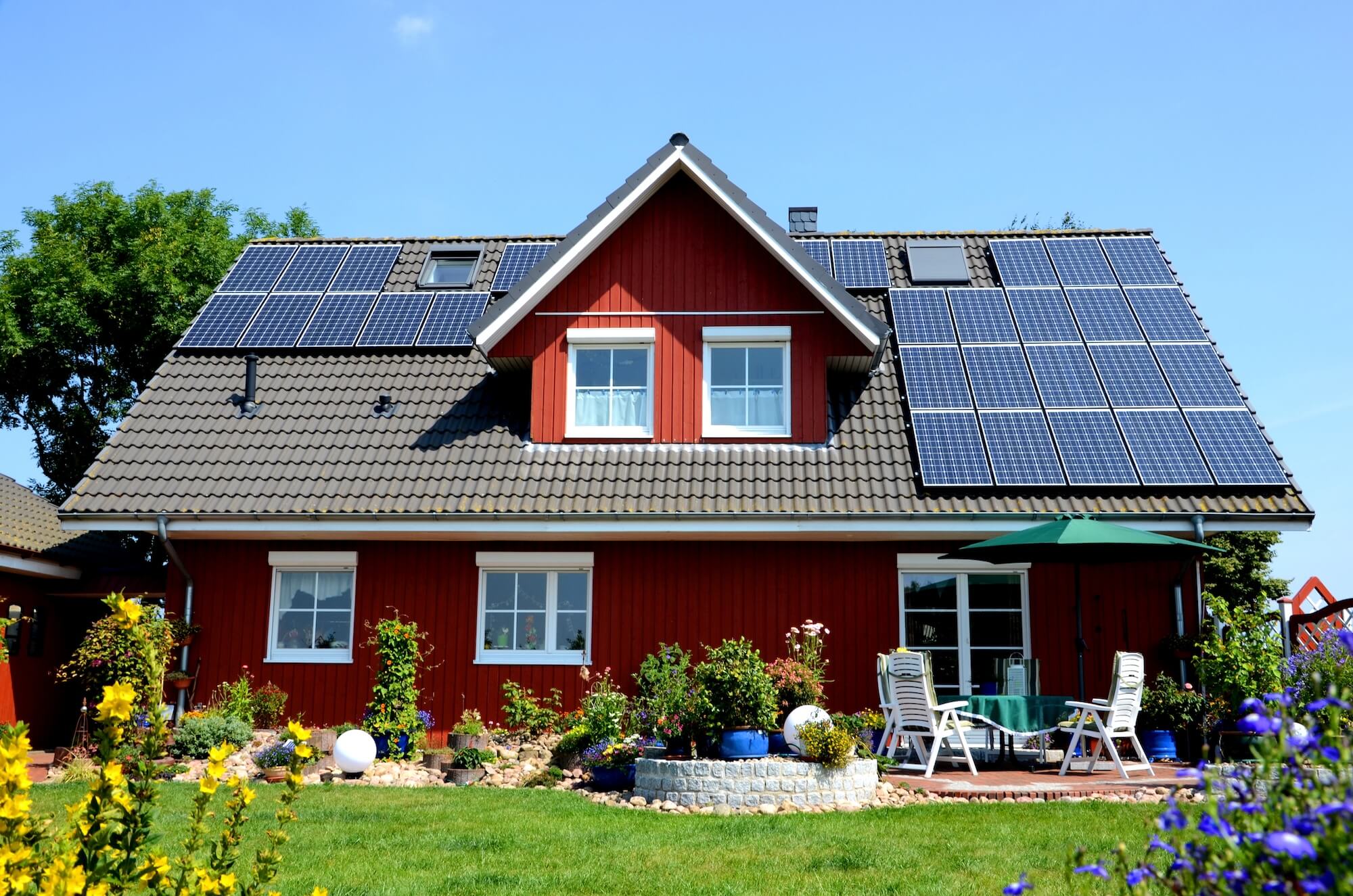 PV-Module auf Einfamilienhaus