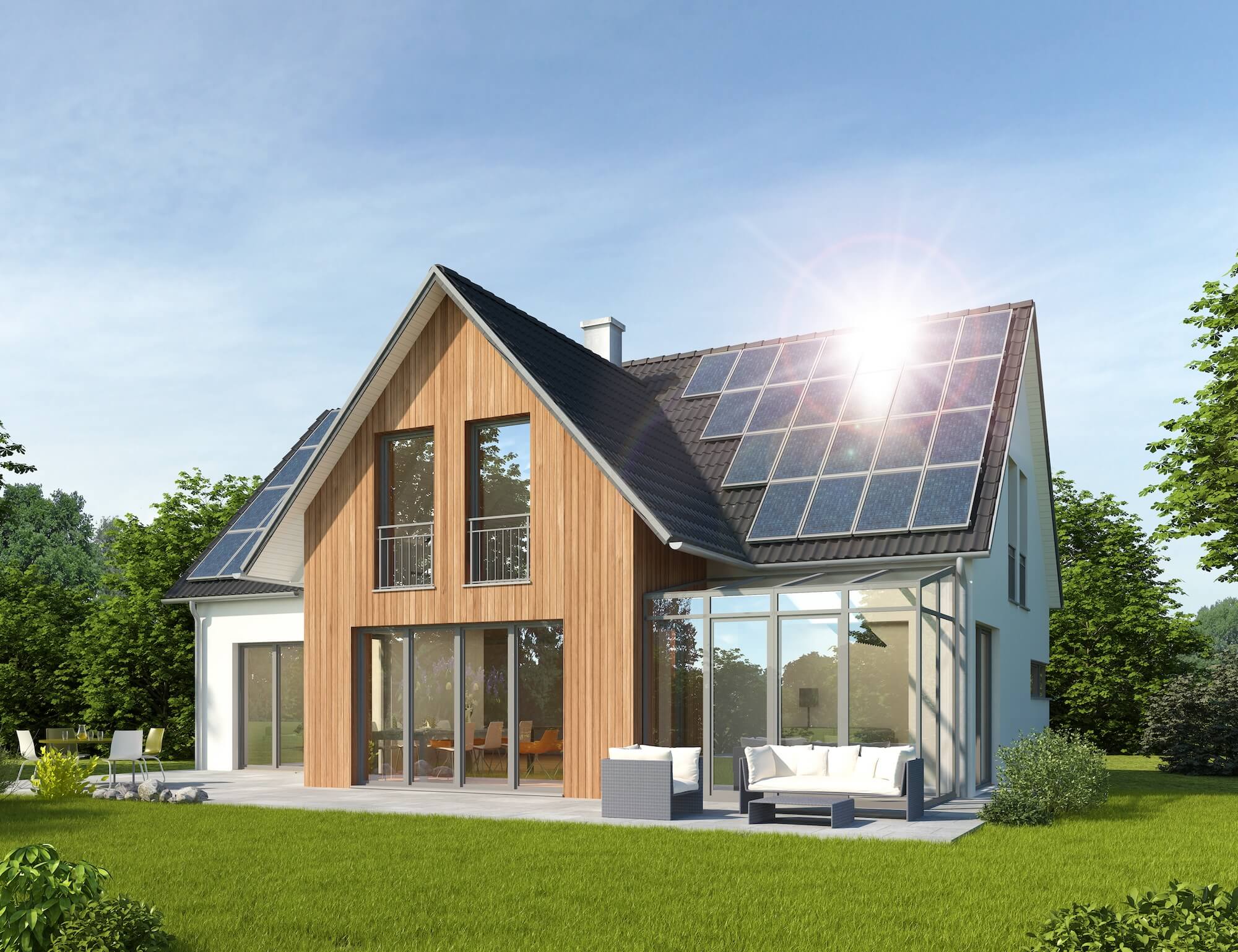 Haus mit Solaranlagen auf dem Dach