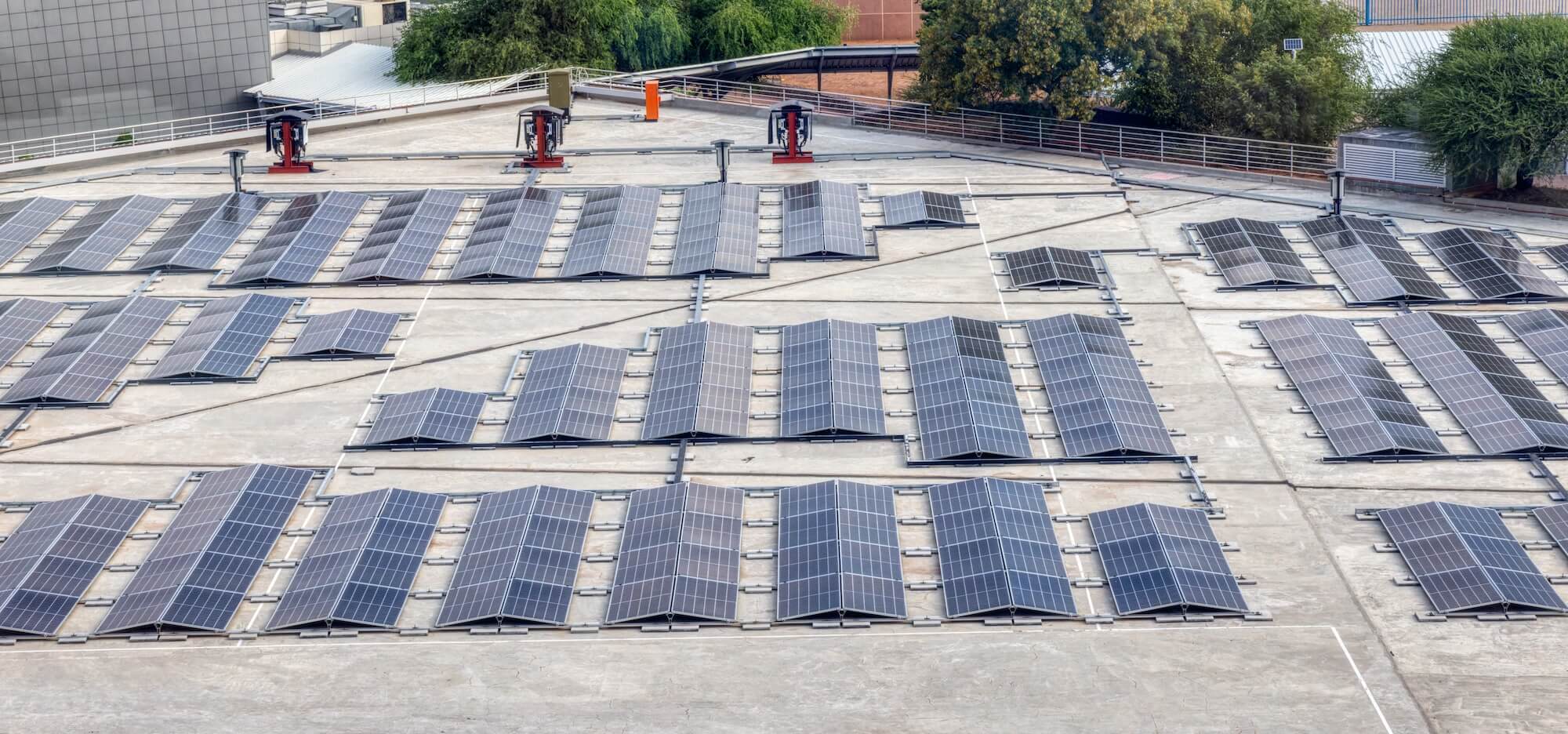 Photovoltaik-Paneele in Ost-West-Ausrichtung
