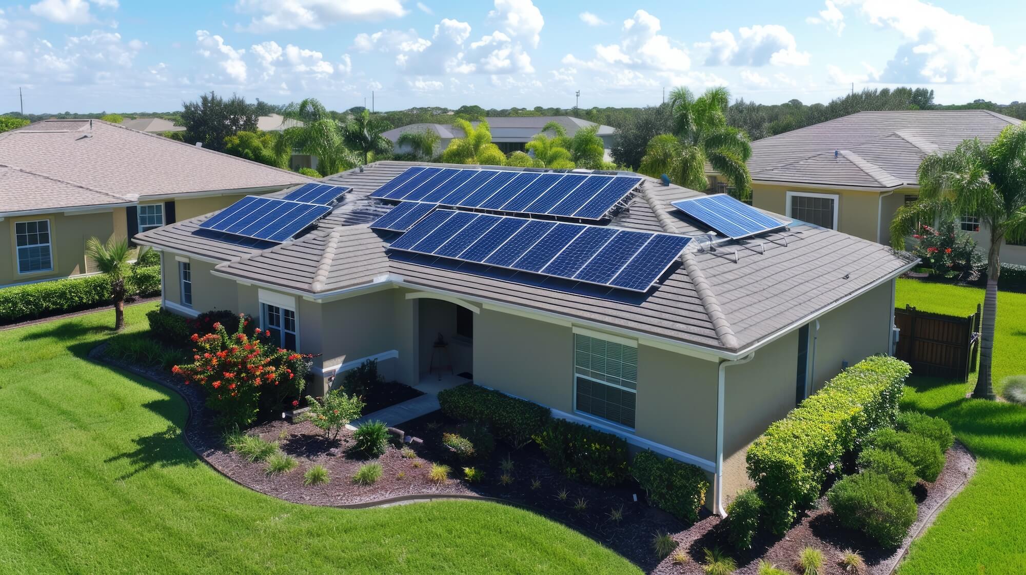 Solaranlage auf einem kleinen Wohnhaus