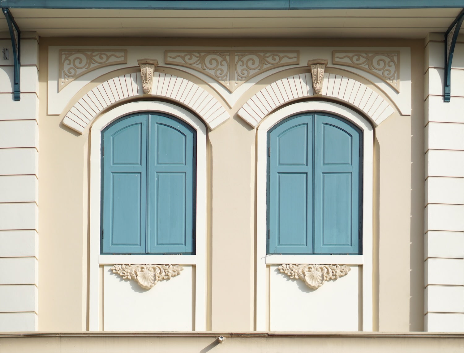 Der Einbau Ihrer Fenster soll passend zum Mauerwerk vorgenommen werden, um Schäden am Haus zu vermeiden.