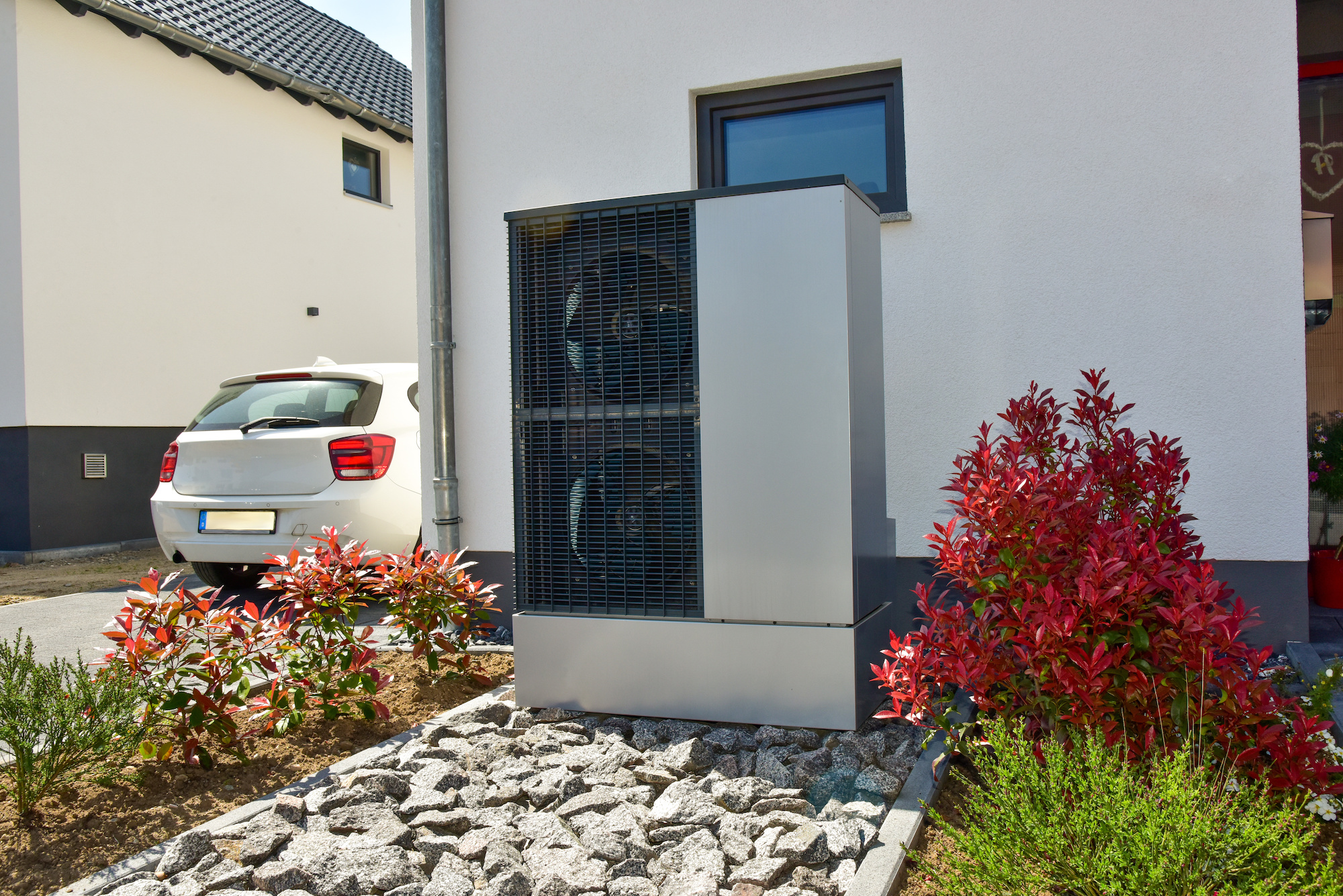 Wärmepumpe im Vorgarten