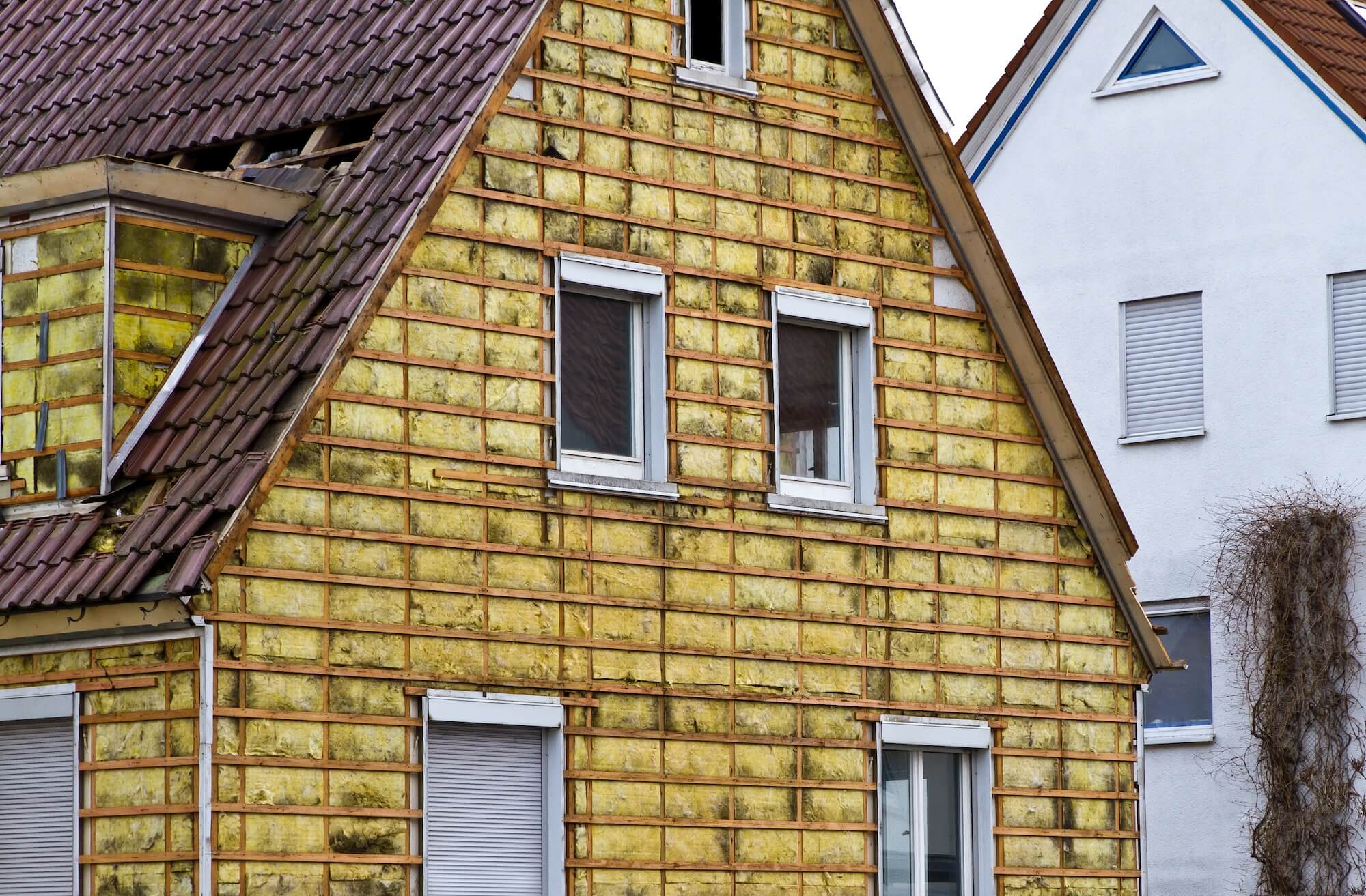 Wohnhaus bekommt eine Komplettsanierung der Fassade