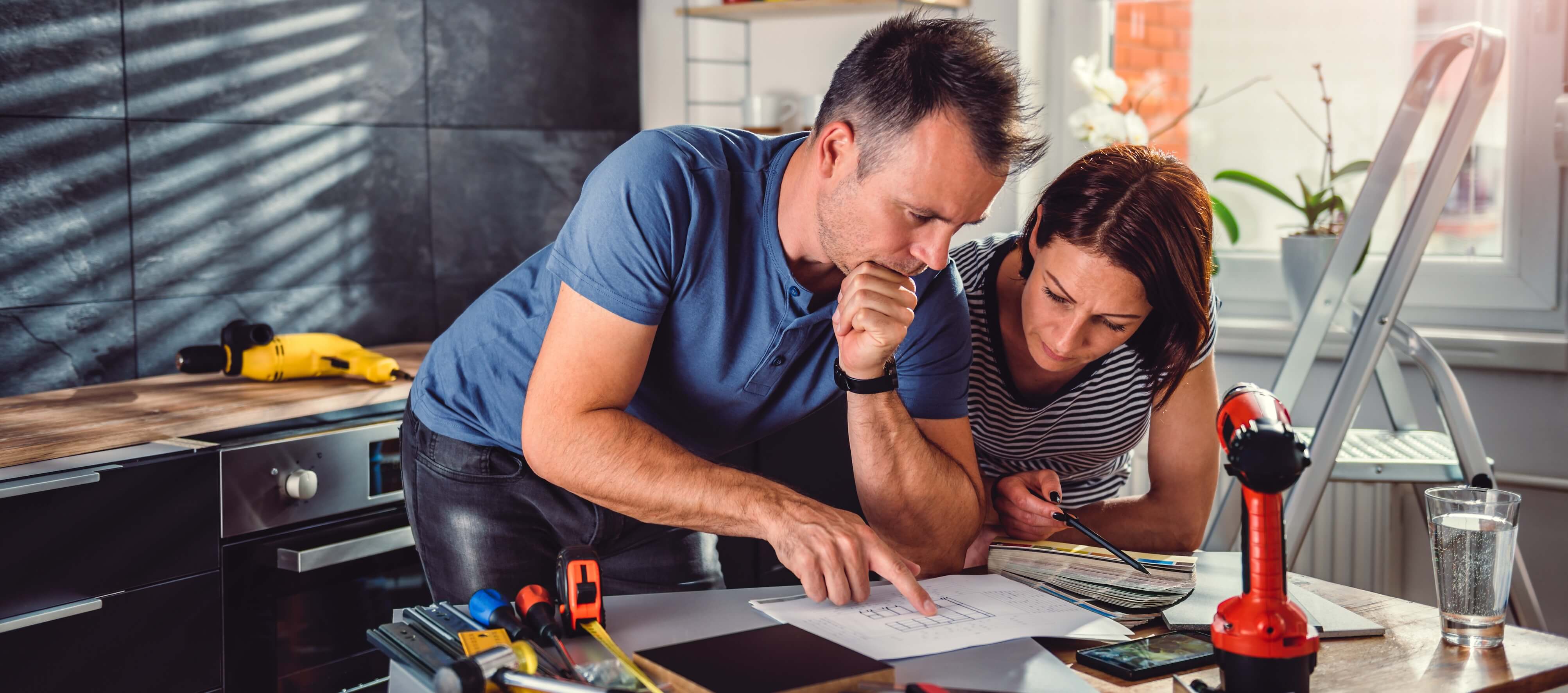 Wenn sie ein Haus modernisieren, müssen sie auf mehrere Aspekte achten wie z. B. die Gebäudestatik