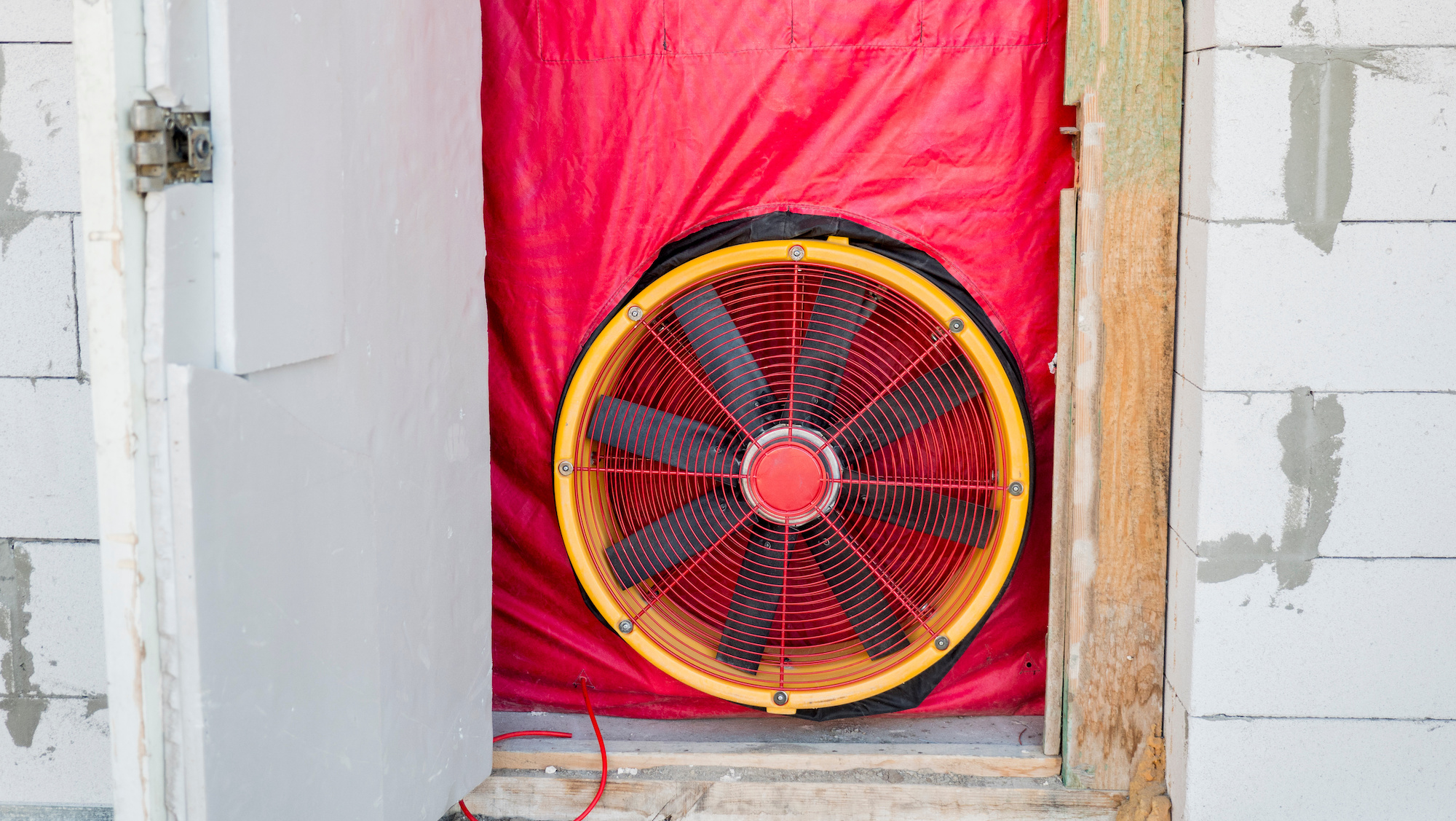 Mit welchen Leistungen kann ich die Blower-Door-Messung kombinieren?