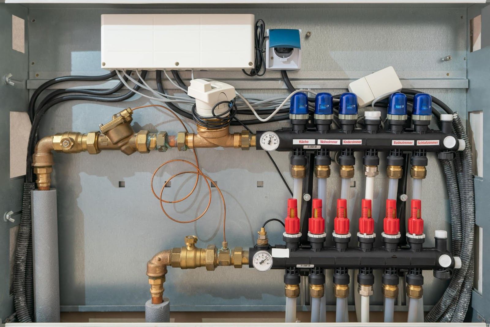 Moderne Heizungsverteilung wo hydraulischer Abgleich Pflicht für optimale Effizienz ist