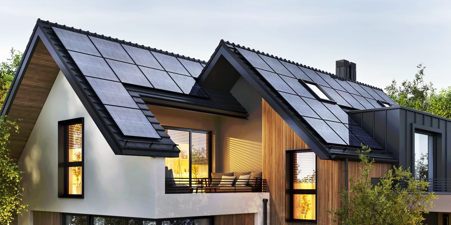 Modernes Wohnhaus mit Solaranlage profitiert von regionalen Förderungen für energetische Sanierungen