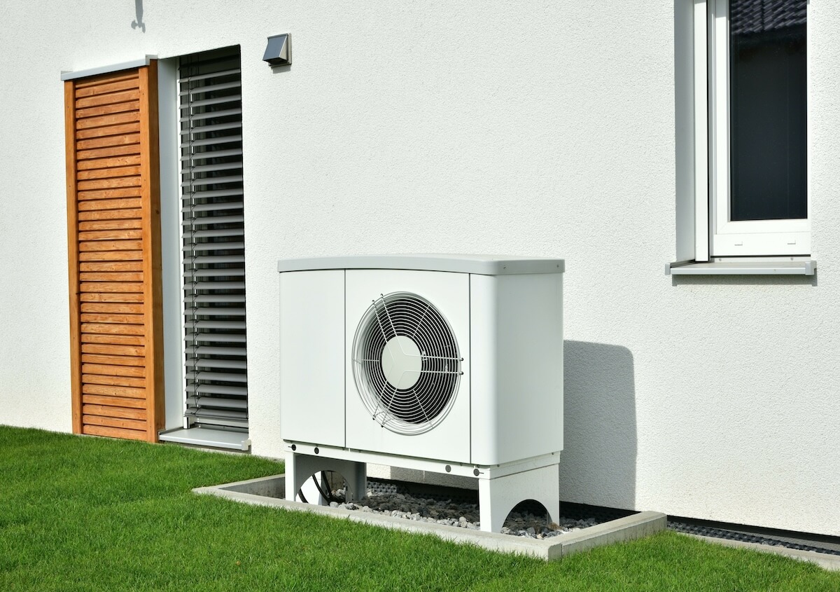 Eine mit selbst erzeugtem Solarstrom betriebene Wärmepumpe liefert auch während eines Blackouts Wärme für Ihr Zuhause.