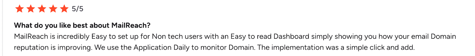 Capture d'écran d'un avis 5 étoiles sur MailReach publié sur G2, décrivant la simplicité de configuration de l'outil et son caractère idéal pour les utilisateurs non techniciens qui souhaitent surveiller quotidiennement la réputation de leur domaine.