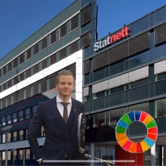 Man in suit smiles with arms crossed.