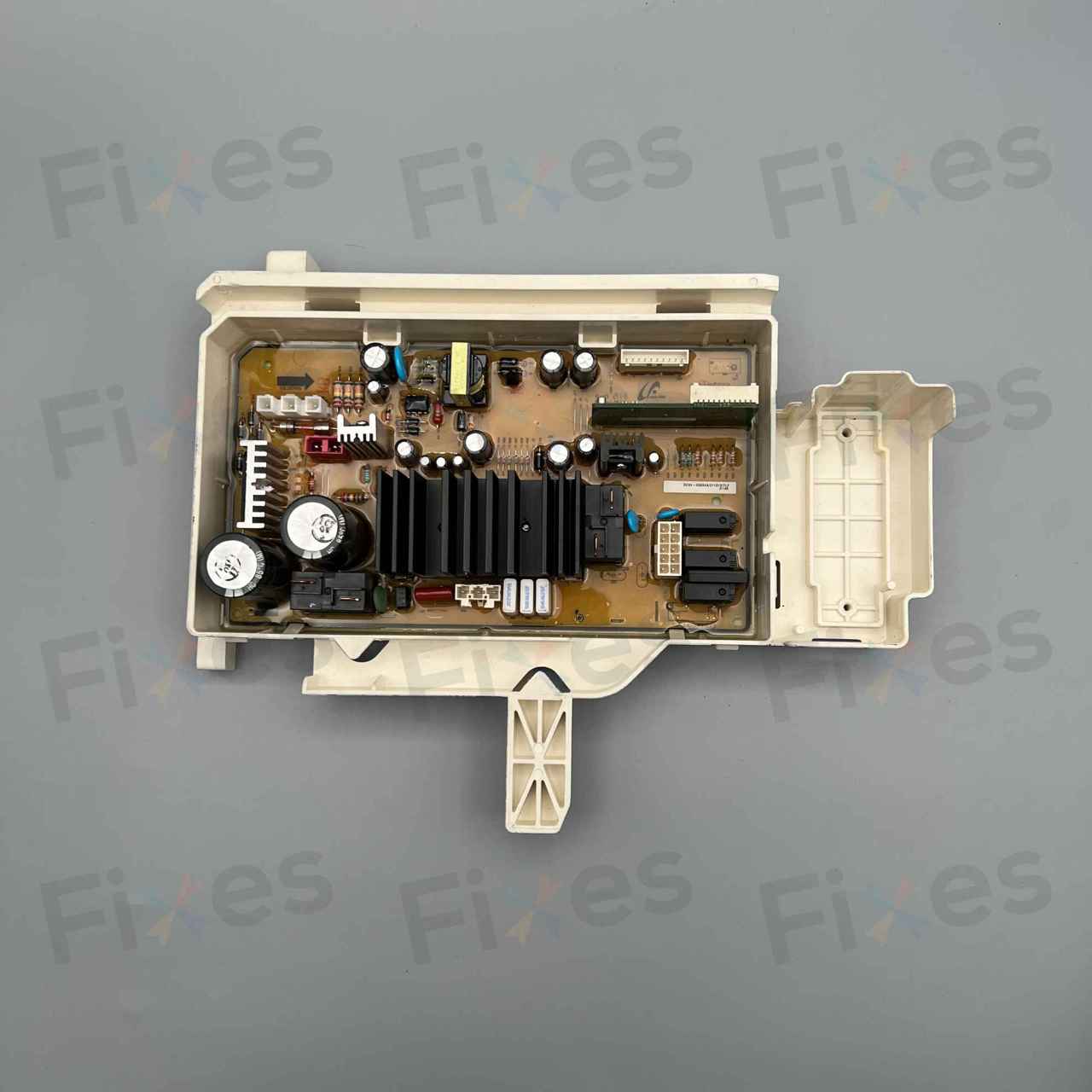 一套共兩塊電子板。