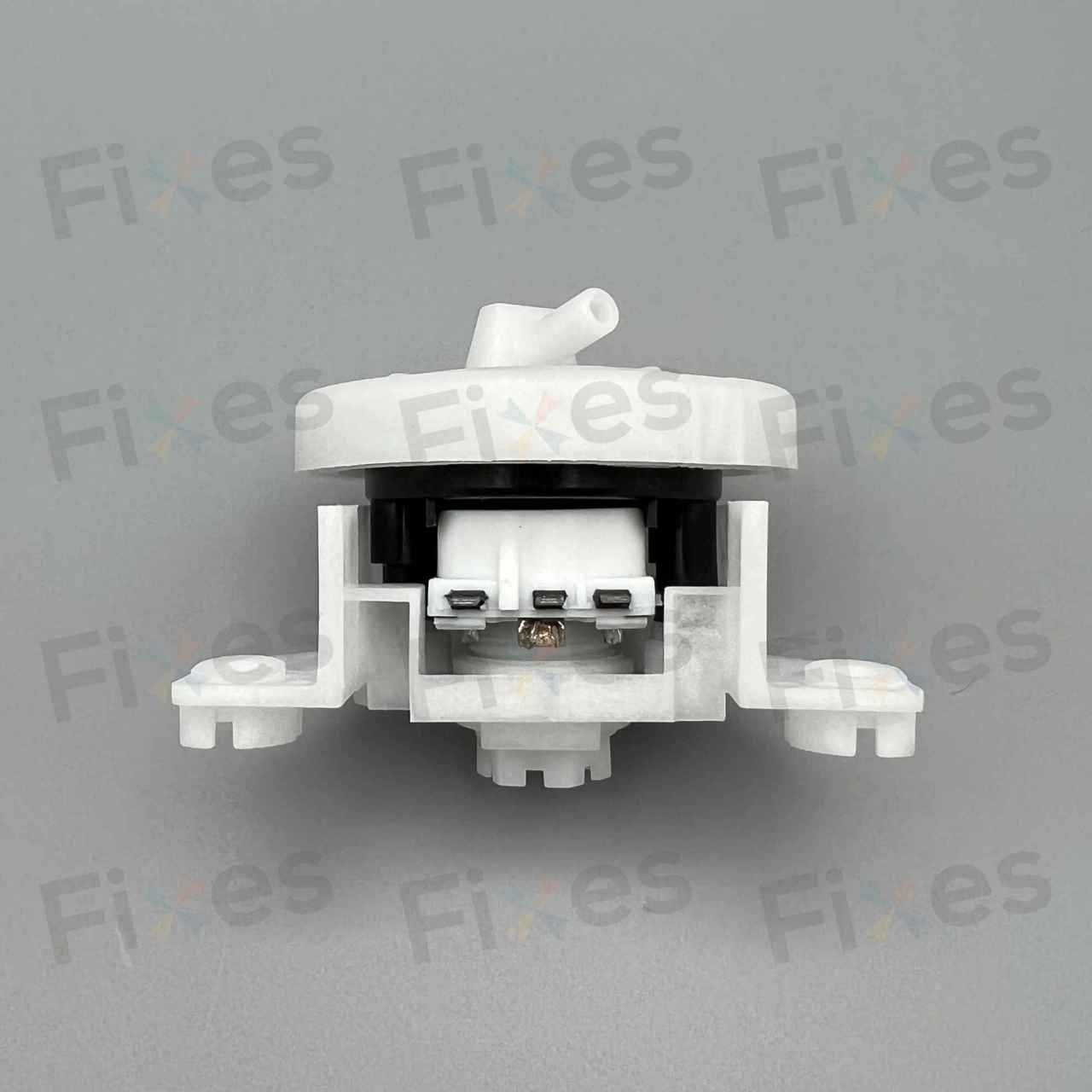 這款水位感應掣線插容易發生生銹情況，嚴重時會影響水位感應掣運作。若有需要要連同W015014更換。