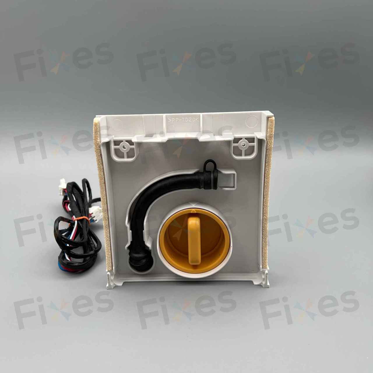 日立前置式洗衣機排水泵一般是用W010010，只換排水泵摩打就可以。但有少部分前期款可能會使用到這款排水泵的泵殼，這時就未必可以用W010010來安裝。當遇到這情況，就要使用這款W010018排水泵摩打連泵殼的零件。