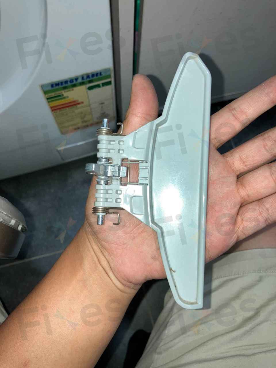 這款門把手極少會爛，問題絕大多數是爛W003008門勾，請小心查看。注意：這換門把手不包門勾及彈簧等組件，相片只作示意用。