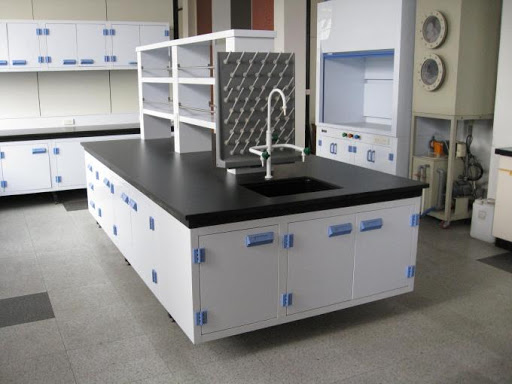 FRP chemical resistant table top installation in R&D laboratory