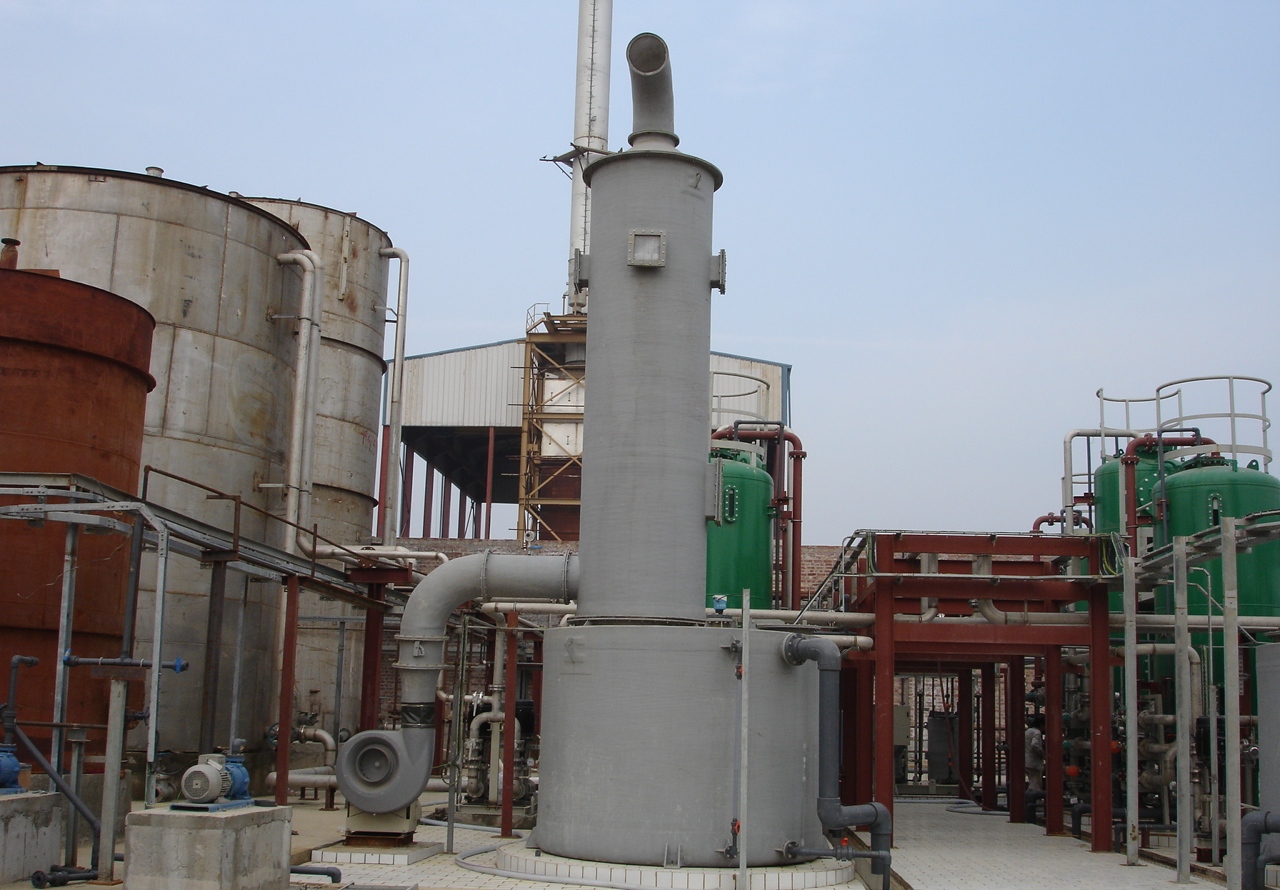 Fiberglass scrubber system for chemical pollutant neutralization