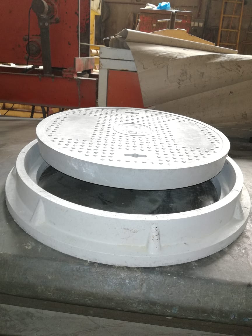 Fibreglass manhole cover for metering and maintenance ports