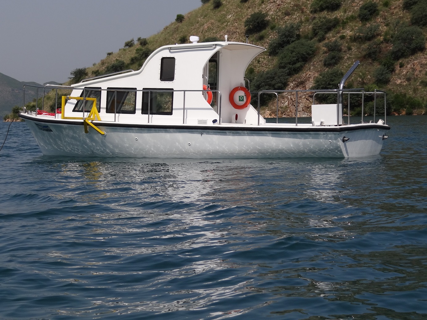 Unsinkable fiberglass boat with non-skid deck finish
