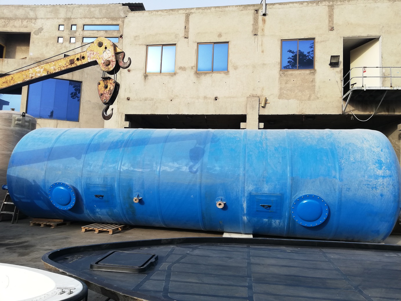 Corrosion resistant FRP tank for HCL and acid storage
