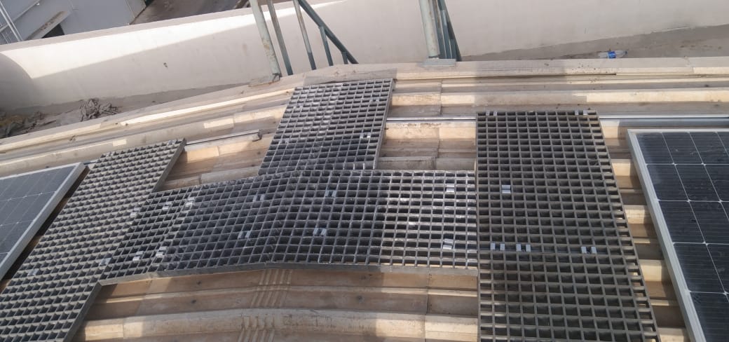 Pultruded FRP grating panel for heavy duty applications