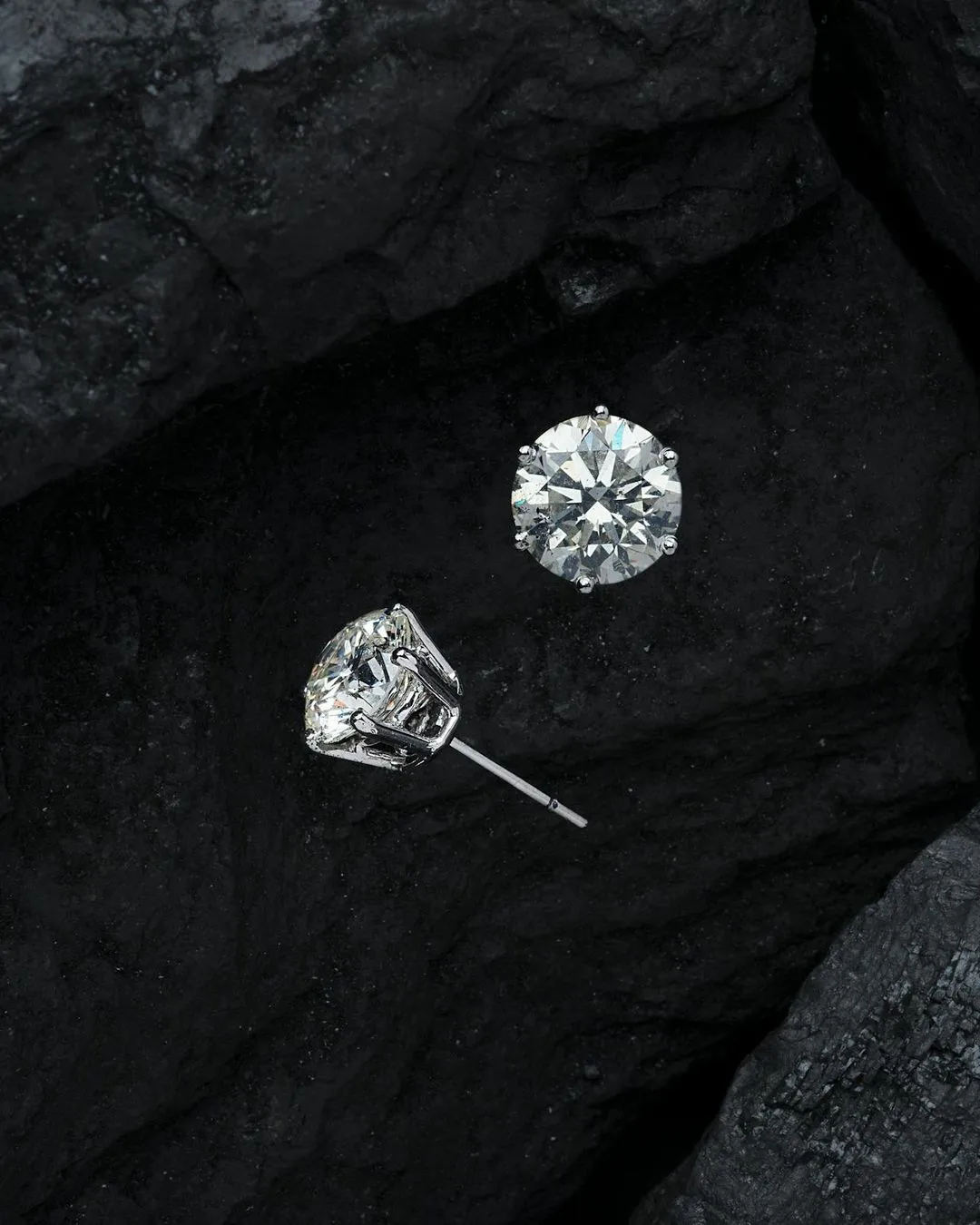 Diamons earrings with black background.