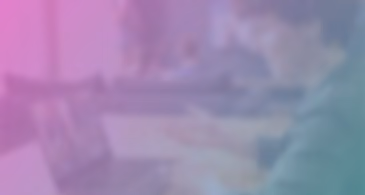 Ung kvinne i diskusjon på videochat