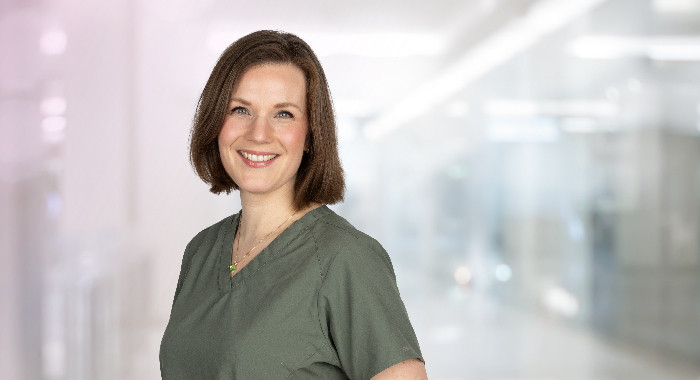 Portrett av Dr. Ingrid Børke i klinikkinteriør