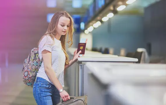 Internasjonal fertilitetspasient på flyplassen