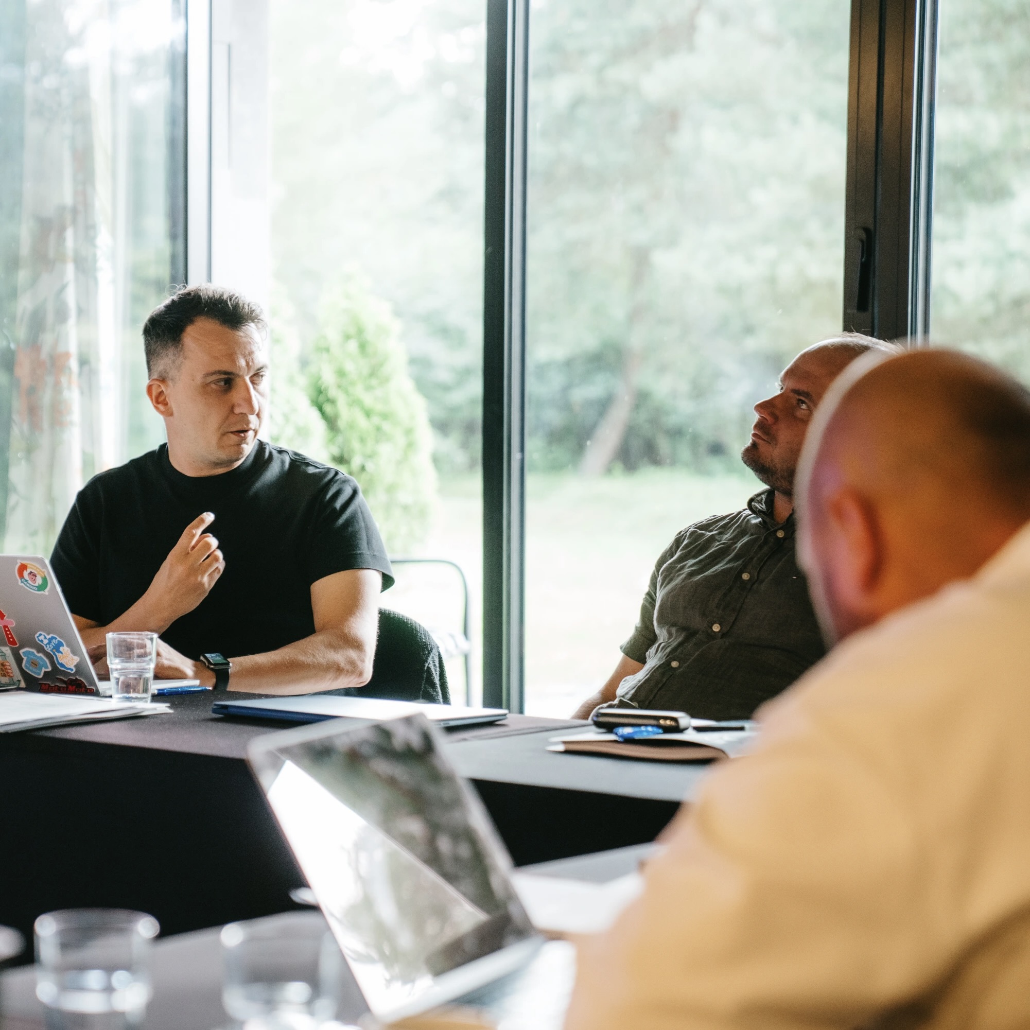 profesiniai kursai grupei žmonių padeda rasti naują darbą