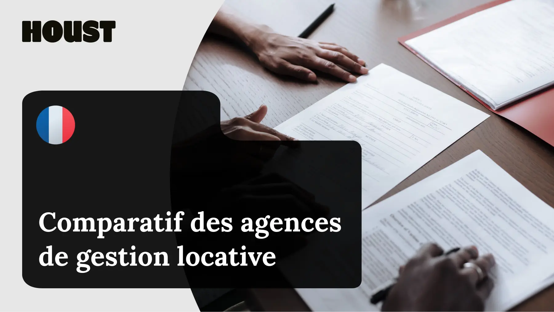 Deux documents poses cote a cote sur un bureau
