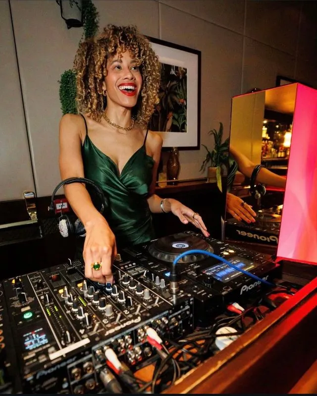 DJ Chloë Sim