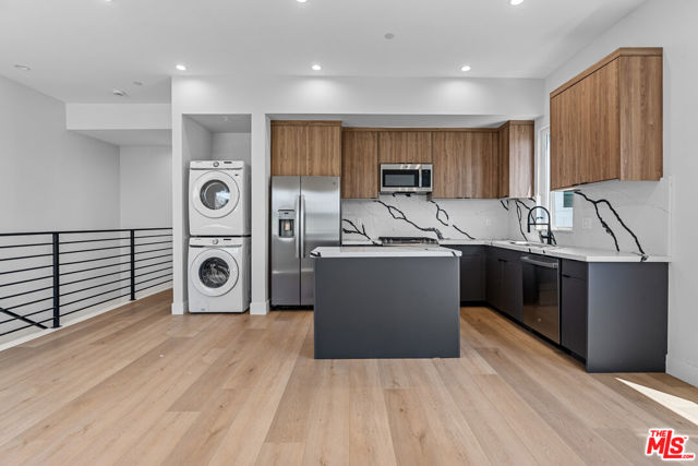 4714 W 17th Street, Los Angeles CA 90019