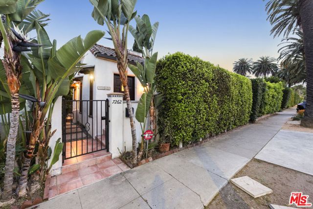 7262 Willoughby Avenue, Los Angeles CA 90046