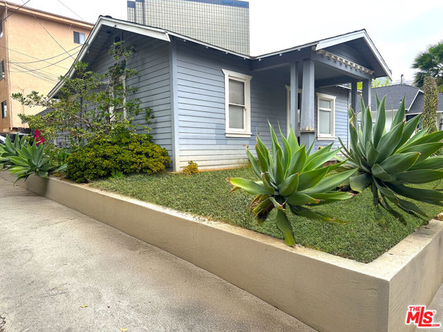 1116 S Barrington Avenue, Los Angeles CA 90049