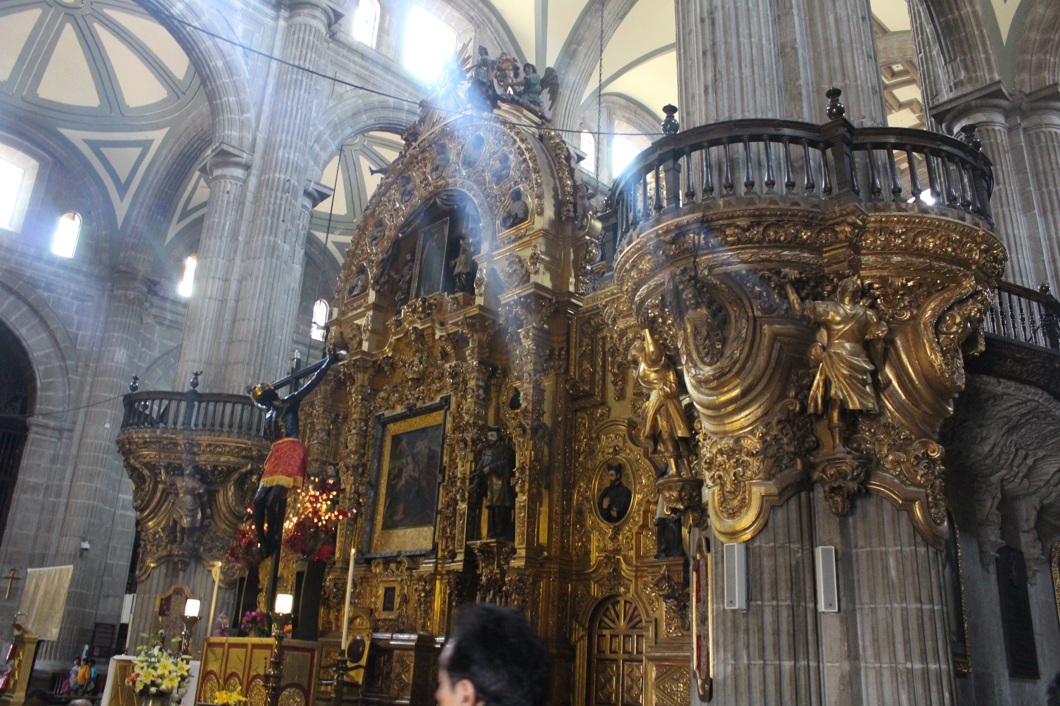 Altar en la catedral del zócalo de la Ciudad de México.