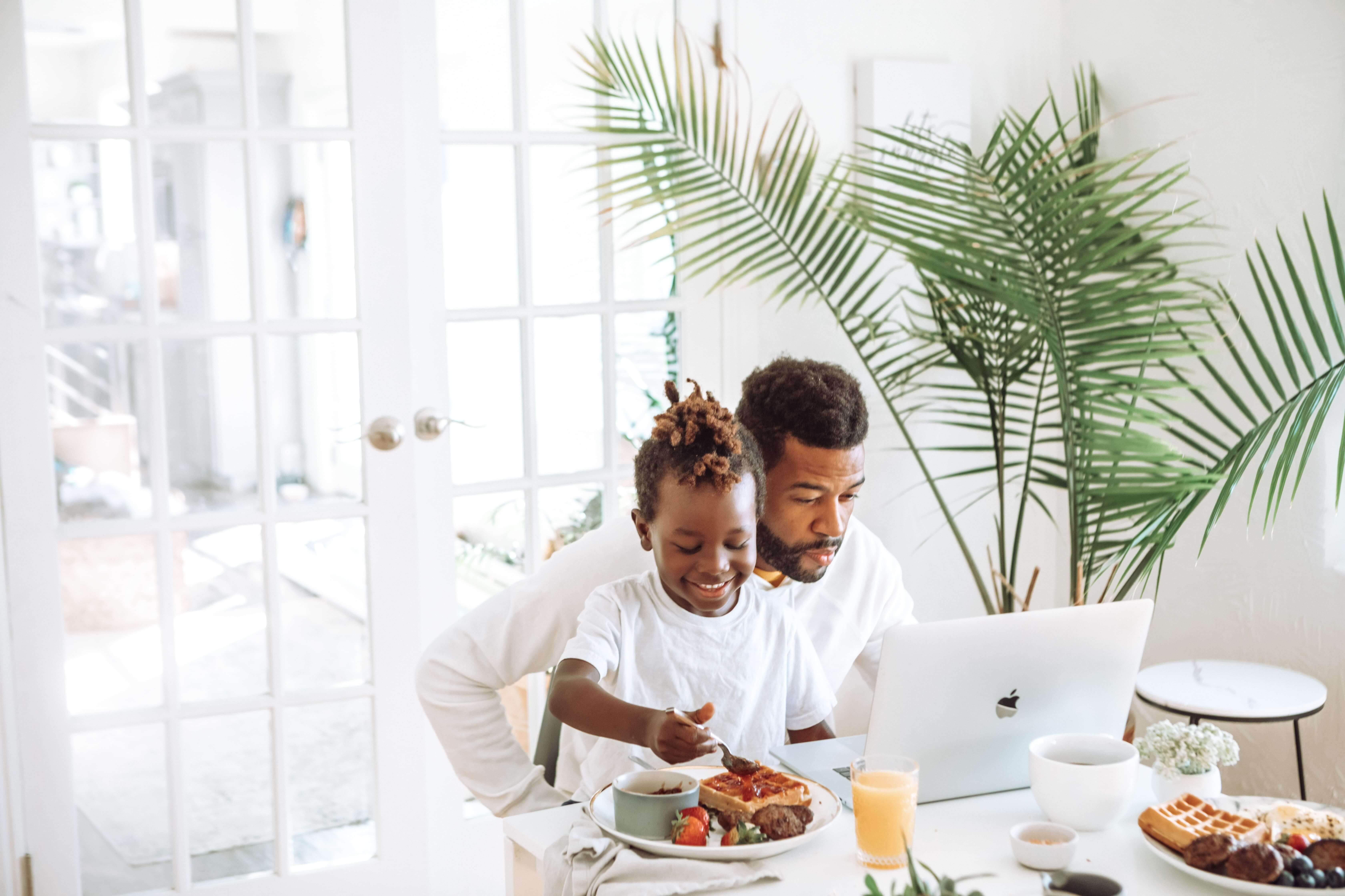Our Guide to Staying on Budget  During the Holidays